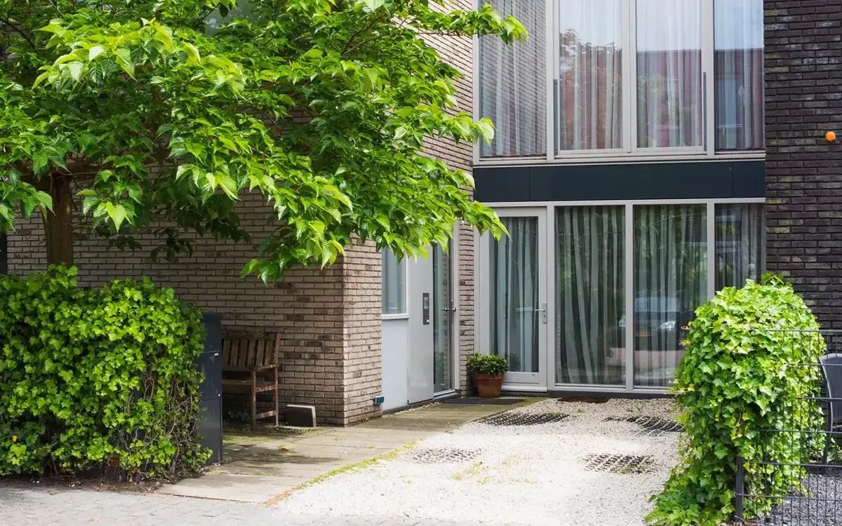 De voorkant van Flora Beautysalon